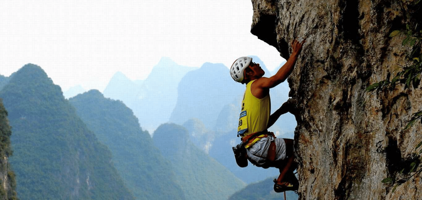 Rock climbing in the south of Guilin	